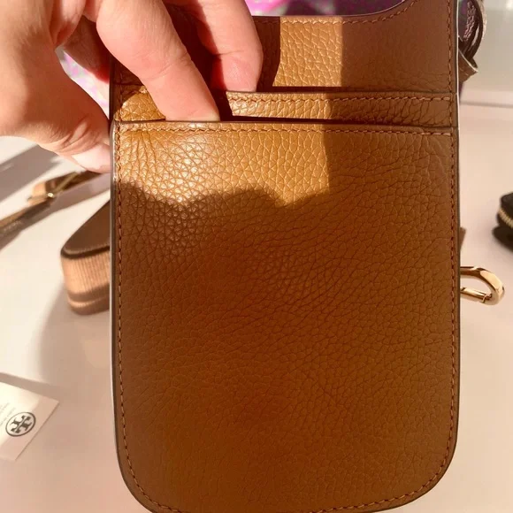 🍀🎀NEW🎀Tory Burch Thea CellPhone crossbody bag/shoulder bag/leather - Picture 4 of 12